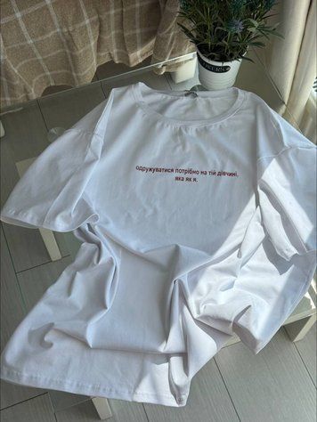 Жіноча футболка oversize з написом с1529-408 фото