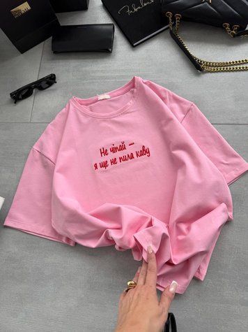 Жіноча футболка oversize з написом с1525-1222 фото