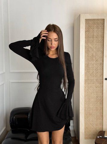Жіноча коротка сукня з довгим рукавом та воланами г1455-0242 фото